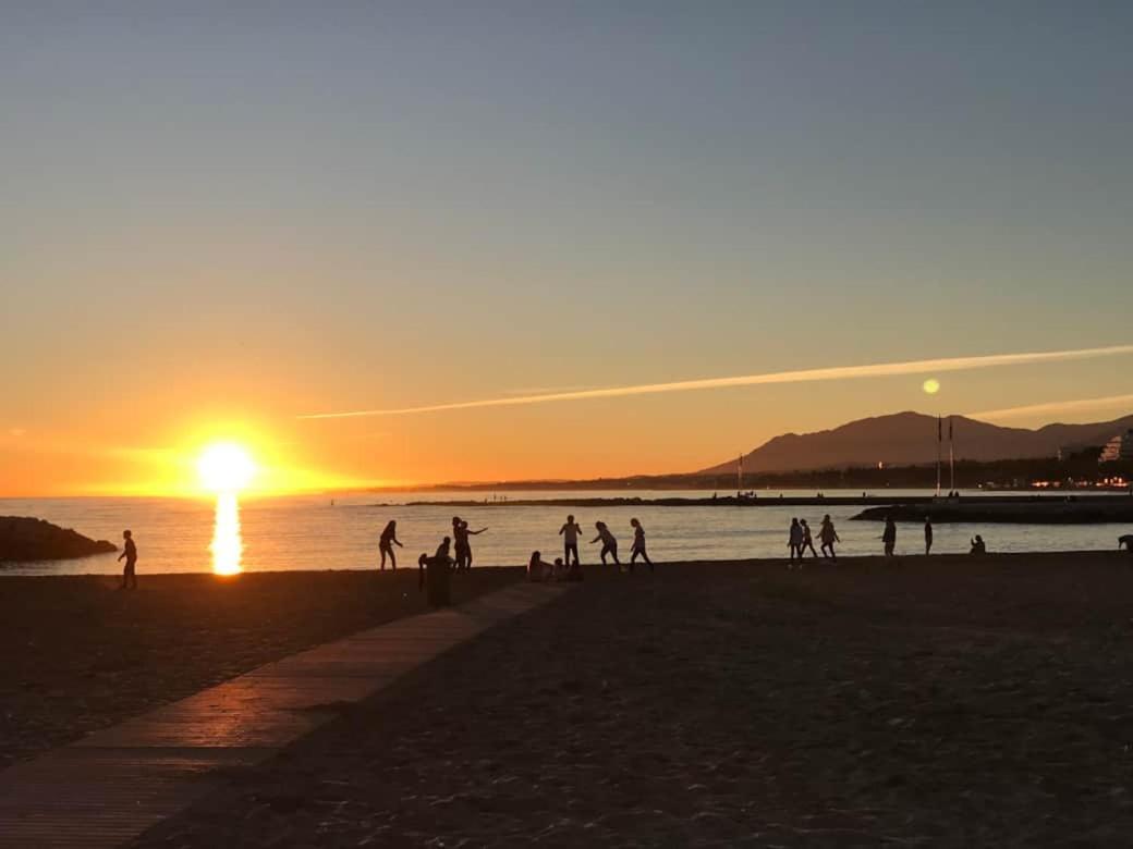Marbella Beachfront Apartment Kültér fotó